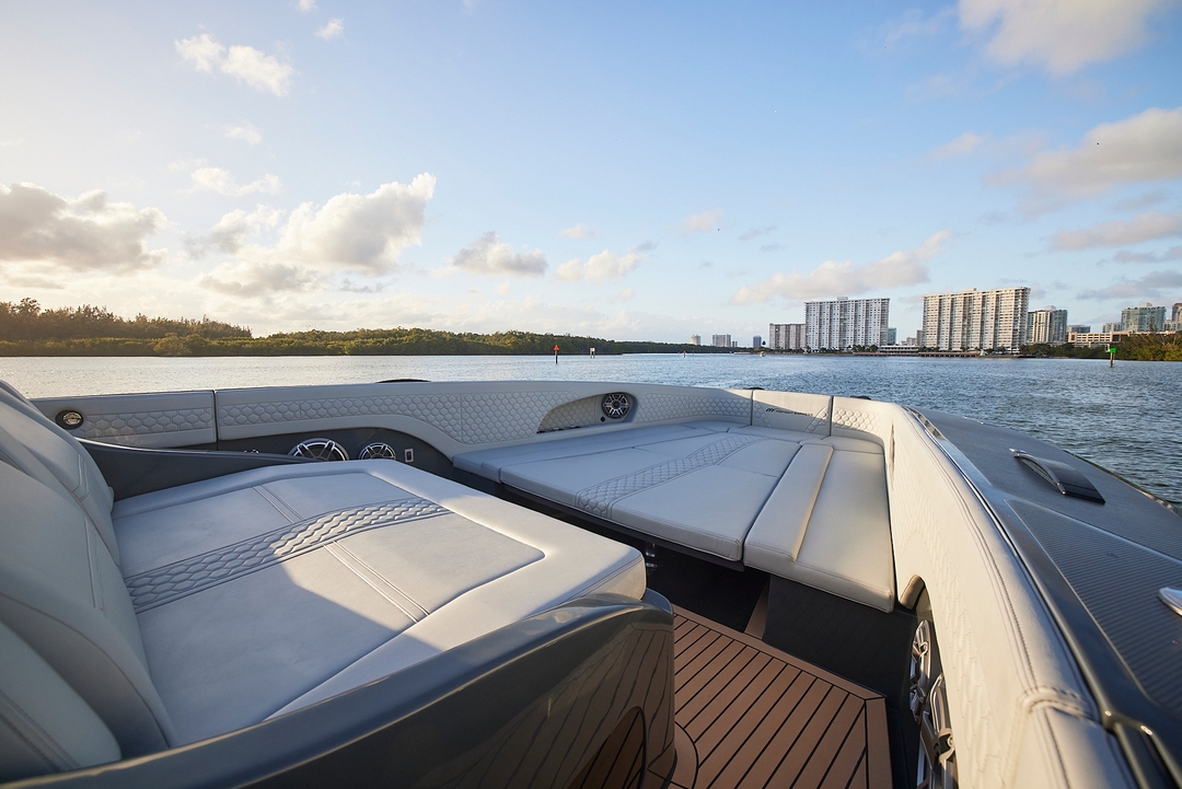 60' Pied-A-Mer | Midnight Express Boats | High Performance Center Console